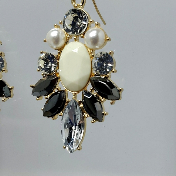 Bijou Drive black, pearl, rhinestone dangle fish hook earrings - Picture 2 of 3